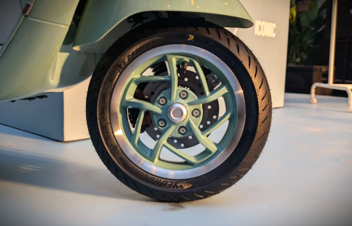 Vespa Tech 80th Special Edition